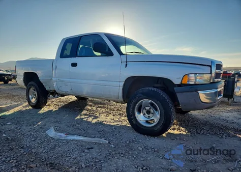 1998 Dodge Ram 1500 z USA, uszkodzony, nr VIN 3B7HF13Z3WG171475
